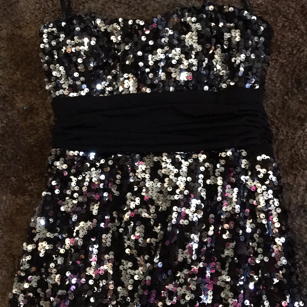 Dress - Picture 2 of 3